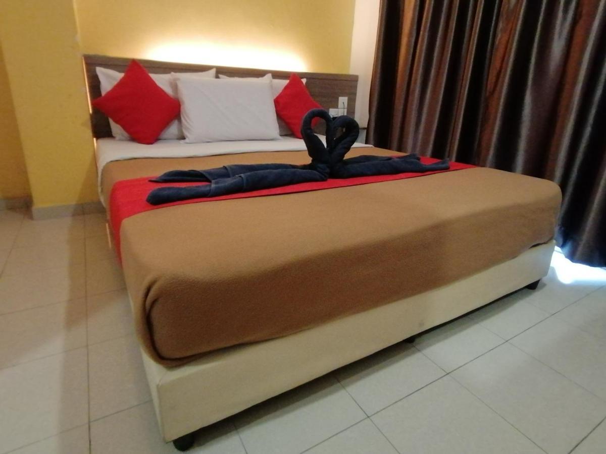 Yellow Mansion Hotel Melaka Raya Екстериор снимка
